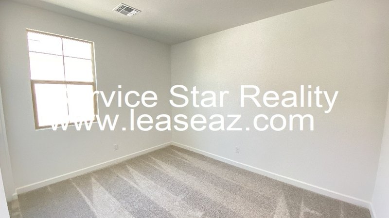 Beautiful Eastmark 3 Bedroom + Den! property image