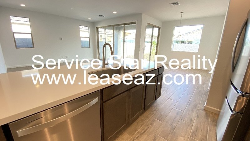 Beautiful Eastmark 3 Bedroom + Den! property image