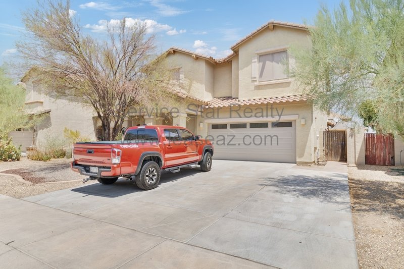 Spacious 4+2.5 Avondale property image