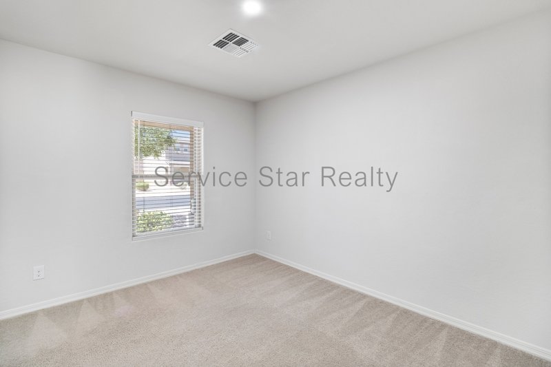 MOVE IN SPECIAL -- **2 WEEKS FREE RENT** property image