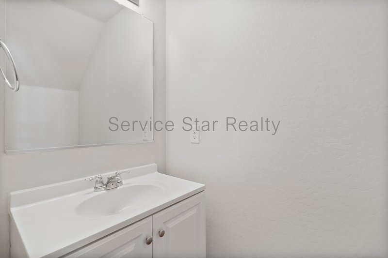 MOVE IN SPECIAL -- **2 WEEKS FREE RENT** property image