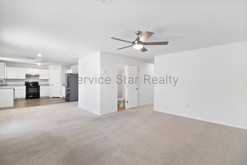MOVE IN SPECIAL -- **2 WEEKS FREE RENT** property image