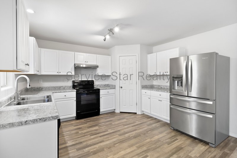 MOVE IN SPECIAL -- **2 WEEKS FREE RENT** property image
