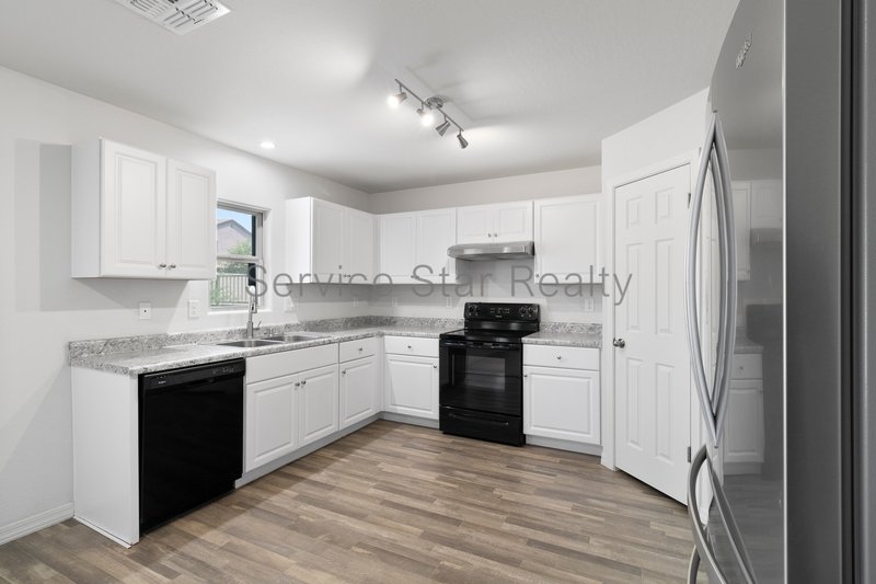 MOVE IN SPECIAL -- **2 WEEKS FREE RENT** property image