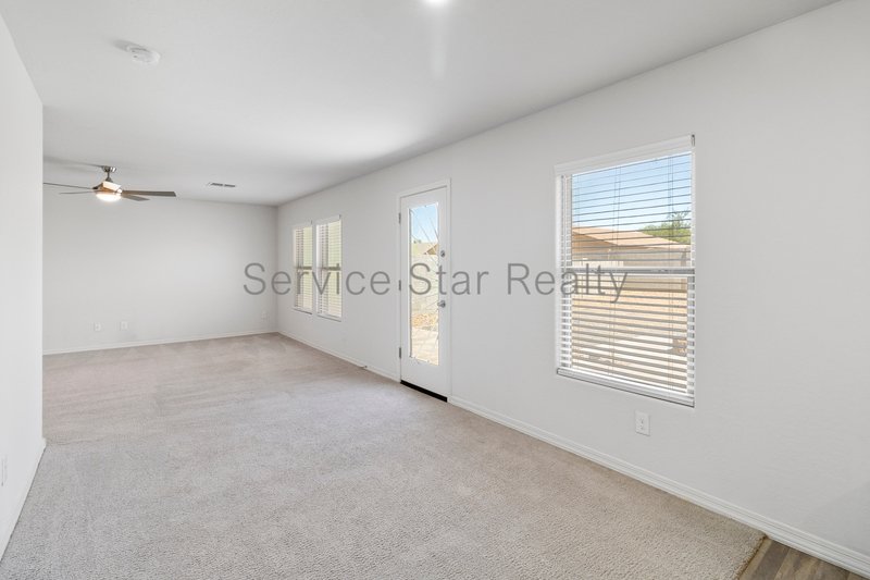 MOVE IN SPECIAL -- **2 WEEKS FREE RENT** property image