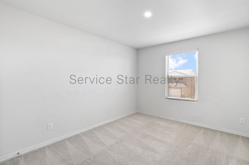 MOVE IN SPECIAL -- **2 WEEKS FREE RENT** property image
