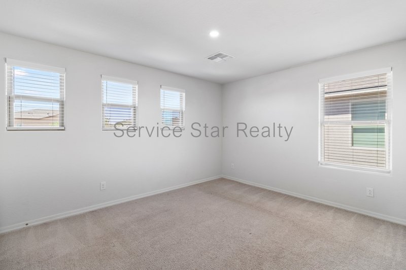 MOVE IN SPECIAL -- **2 WEEKS FREE RENT** property image