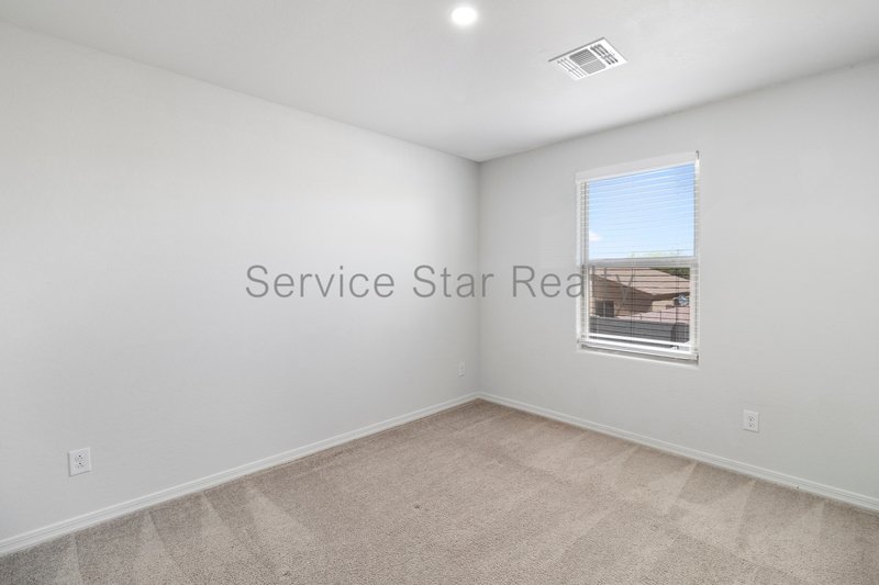 MOVE IN SPECIAL -- **2 WEEKS FREE RENT** property image