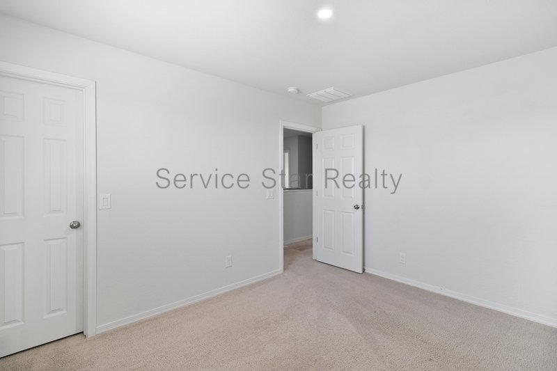 MOVE IN SPECIAL -- **2 WEEKS FREE RENT** property image