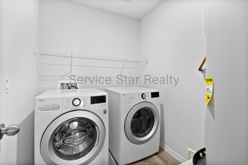 MOVE IN SPECIAL -- **2 WEEKS FREE RENT** property image