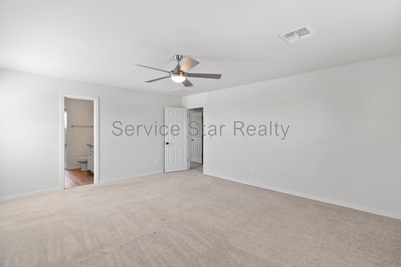 MOVE IN SPECIAL -- **2 WEEKS FREE RENT** property image