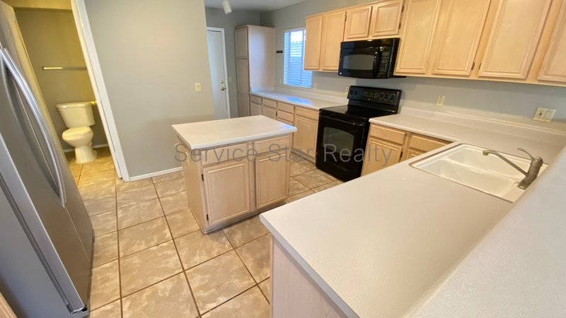 Fantastic 3+2.5 home in Glendale! property image