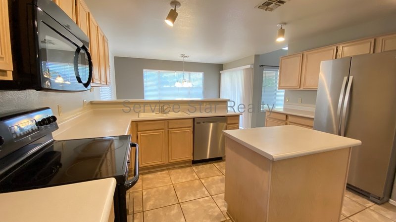 Fantastic 3+2.5 home in Glendale! property image