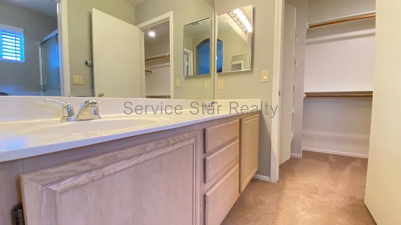 Fantastic 3+2.5 home in Glendale! property image