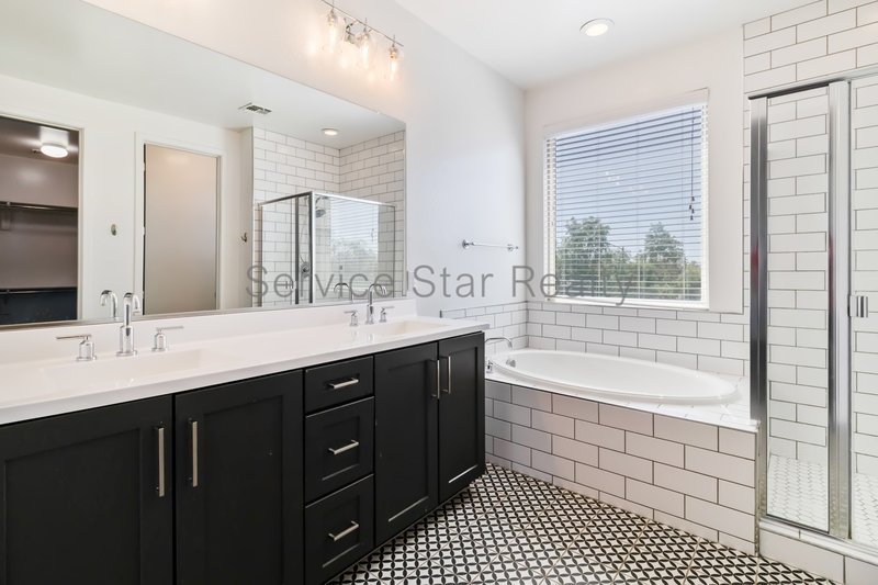 Beautiful 3BR/2.5 BA  in Union Park! property image