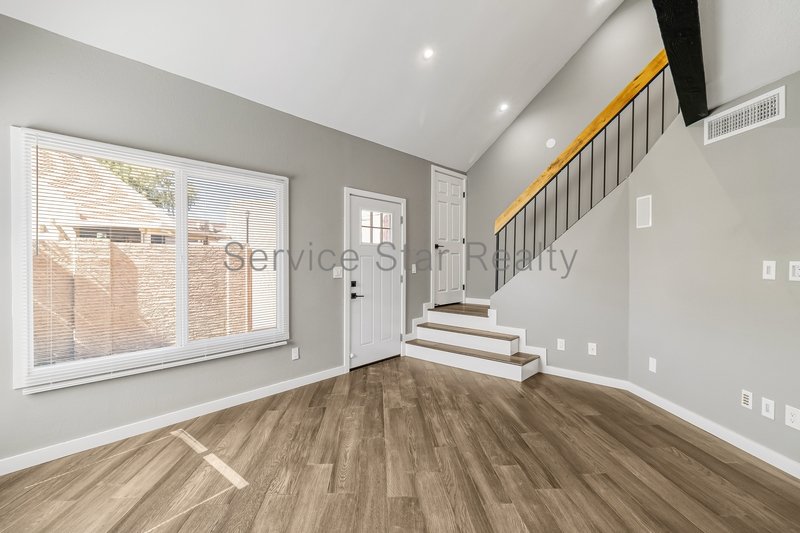 Fantastic 2-Bed + 1.5-Bath Townhome in Glendale! property image