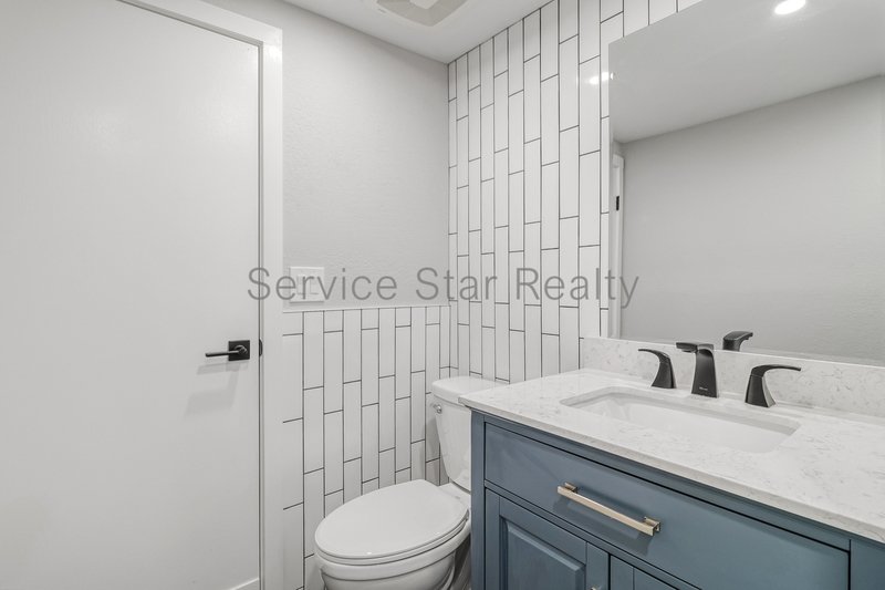 Fantastic 2-Bed + 1.5-Bath Townhome in Glendale! property image