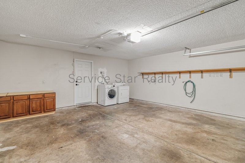 Fantastic 2-Bed + 1.5-Bath Townhome in Glendale! property image