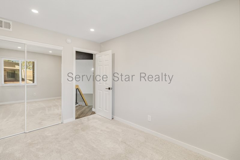 Fantastic 2-Bed + 1.5-Bath Townhome in Glendale! property image