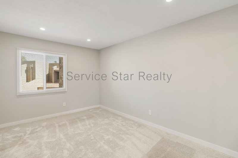 Fantastic 2-Bed + 1.5-Bath Townhome in Glendale! property image