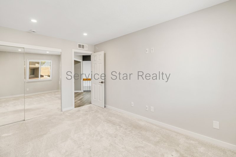 Fantastic 2-Bed + 1.5-Bath Townhome in Glendale! property image