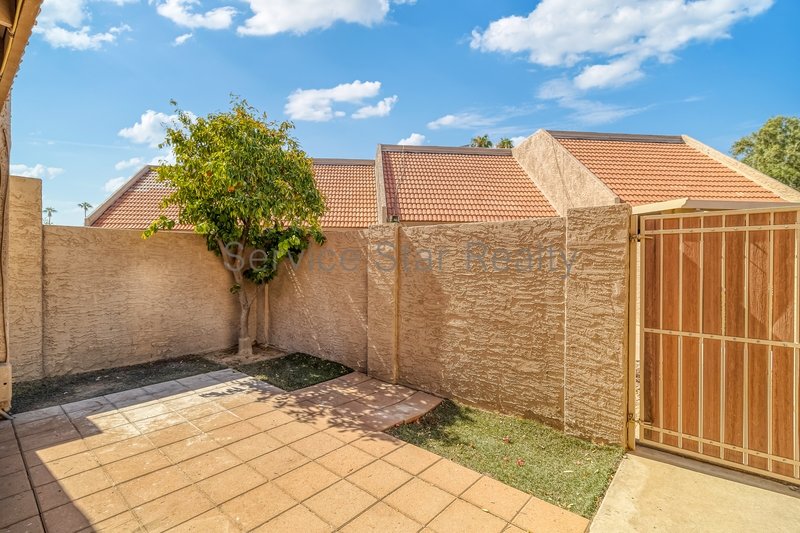 Fantastic 2-Bed + 1.5-Bath Townhome in Glendale! property image