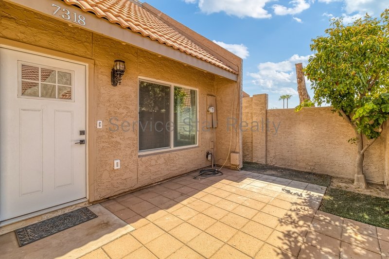 Fantastic 2-Bed + 1.5-Bath Townhome in Glendale! property image