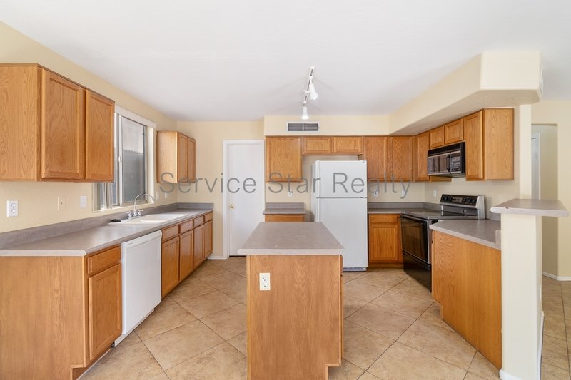 Spacious 3-Bed, 2.5-Bath Home with Loft in North Phoenix property image