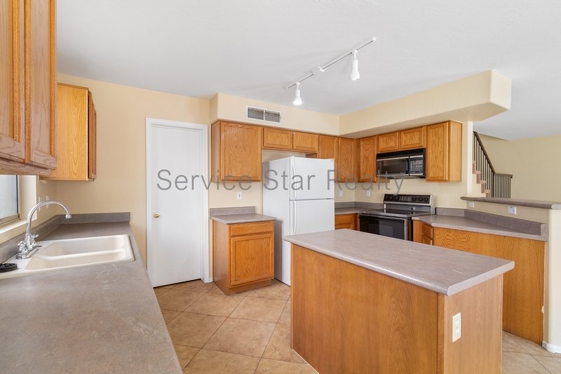 Spacious 3-Bed, 2.5-Bath Home with Loft in North Phoenix property image