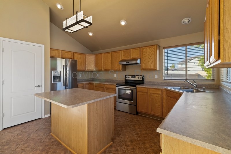 MOVE IN SPECIAL - **2 WEEKS FREE RENT WITH MOVE IN BY 6/26** property image
