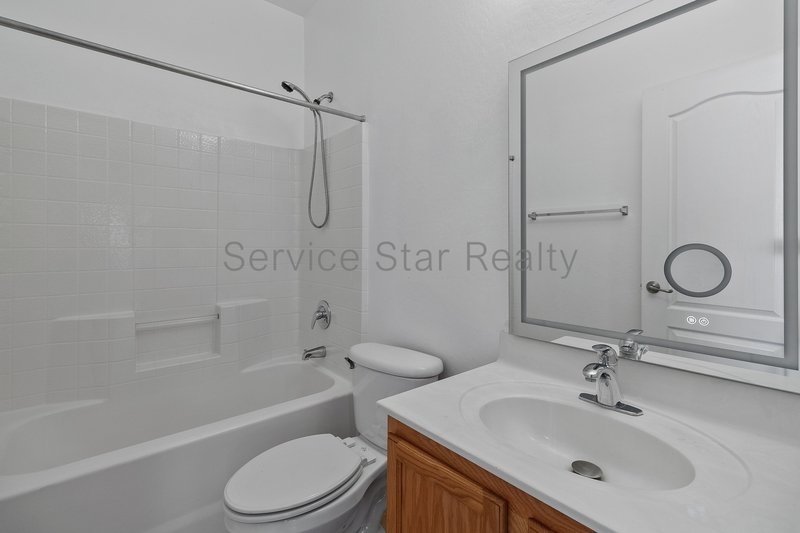 MOVE IN SPECIAL - **2 WEEKS FREE RENT WITH MOVE IN BY 6/26** property image