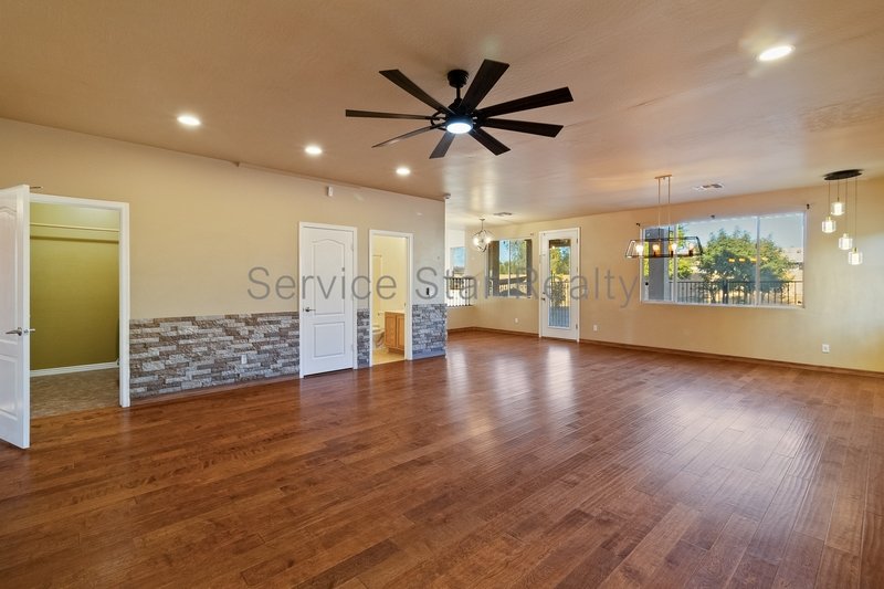 MOVE IN SPECIAL - **2 WEEKS FREE RENT WITH MOVE IN BY 6/26** property image