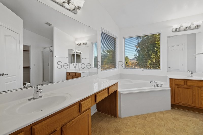 MOVE IN SPECIAL - **2 WEEKS FREE RENT WITH MOVE IN BY 6/26** property image