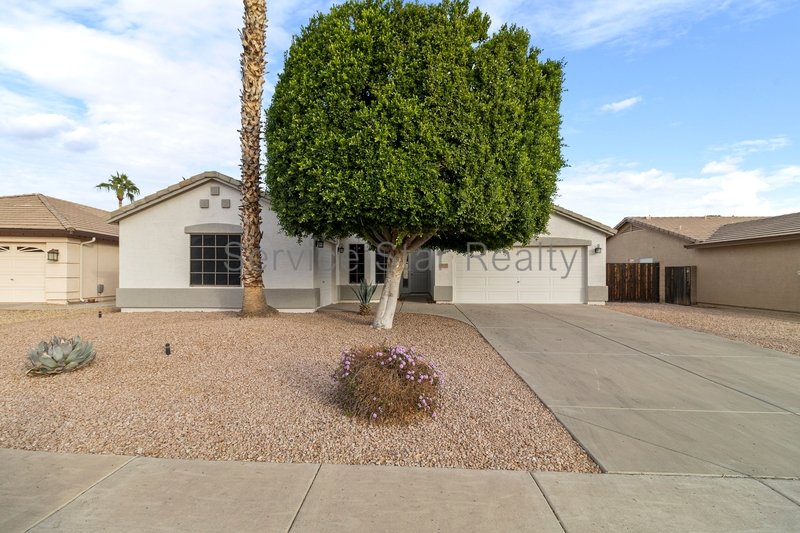 Spacious 4-Bedroom Home with 3-Car Garage in Surprise property image