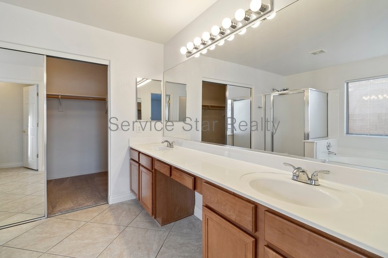 Spacious 4-Bedroom Home with 3-Car Garage in Surprise property image