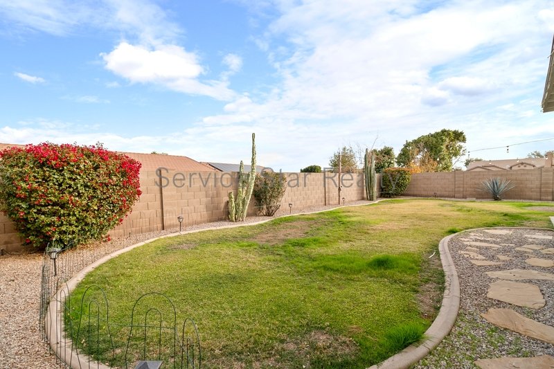 Spacious 4-Bedroom Home with 3-Car Garage in Surprise property image