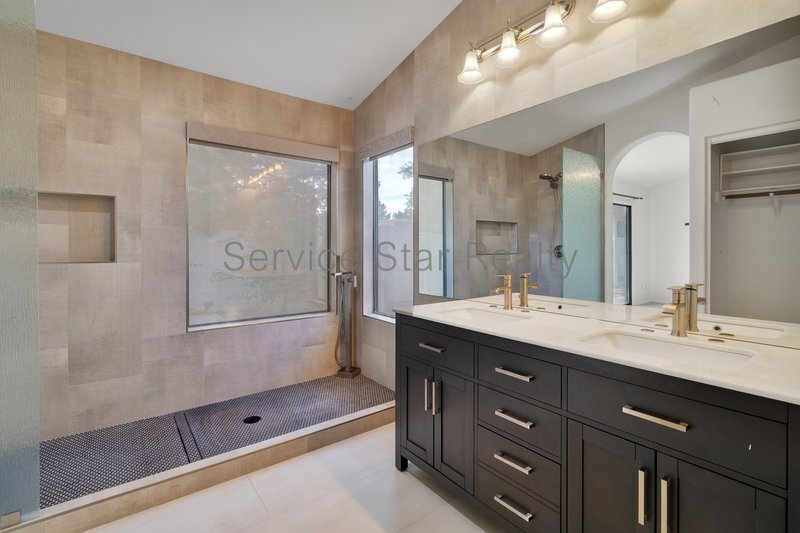 Beautiful 3-Bedroom Home with Upgrades in Tempe! property image