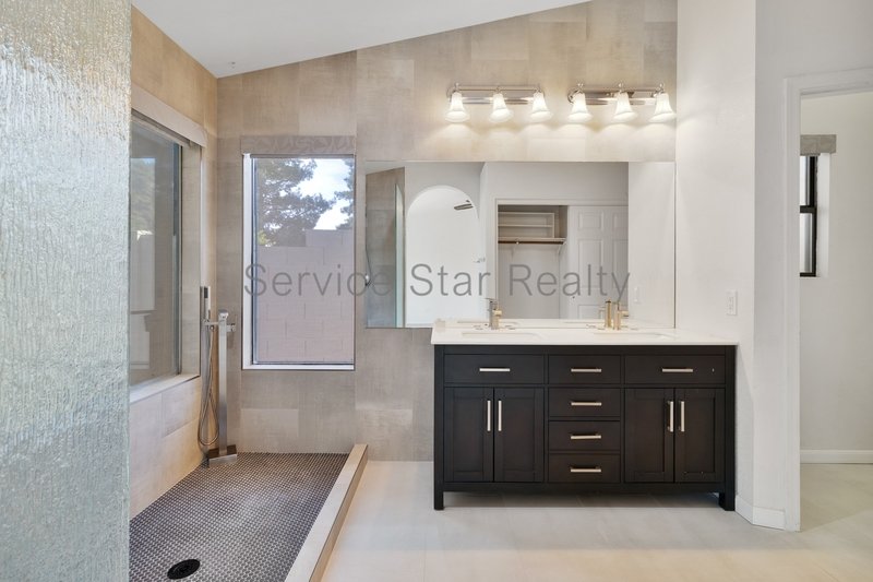 Beautiful 3-Bedroom Home with Upgrades in Tempe! property image