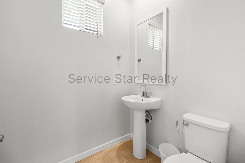 Gorgeous 3BR/2.5BA in Mesa! property image