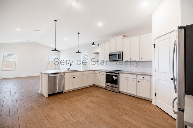 STUNNING BRAND NEW 5-Bed, 3-Bath home with 2-car garage in Maricopa! property image