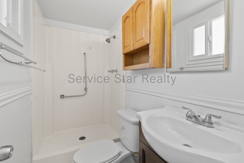 **2 WEEKS FREE RENT WITH MOVE IN BY 9/4** property image