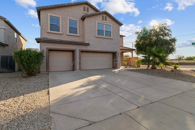 Spacious 5 Bed/3.5 Bath Home! property image