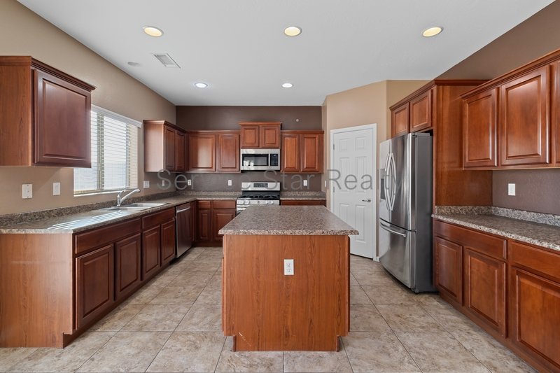 Spacious 5 Bed/3.5 Bath Home! property image
