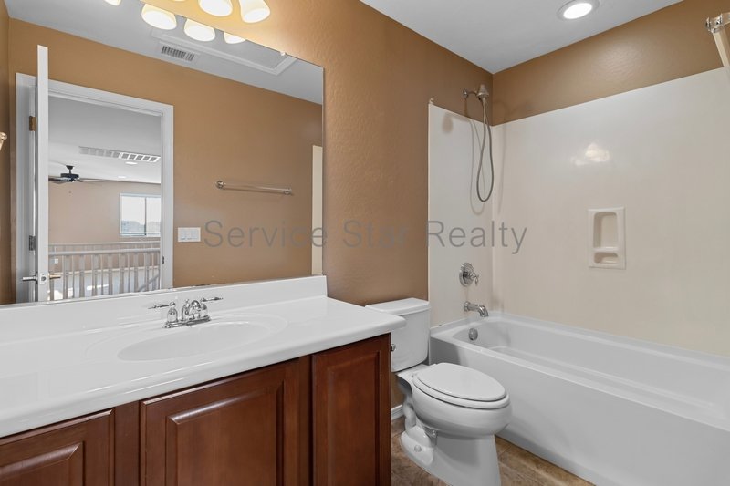 Spacious 5 Bed/3.5 Bath Home! property image
