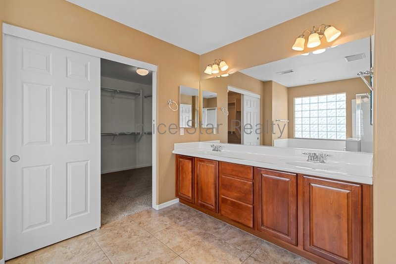 Spacious 5 Bed/3.5 Bath Home! property image