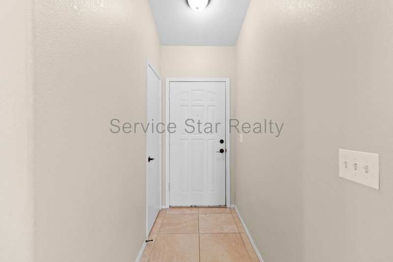 1/2 off First Month Rent - 2 Bed/2 Bath-Pool - Excellent Location property image