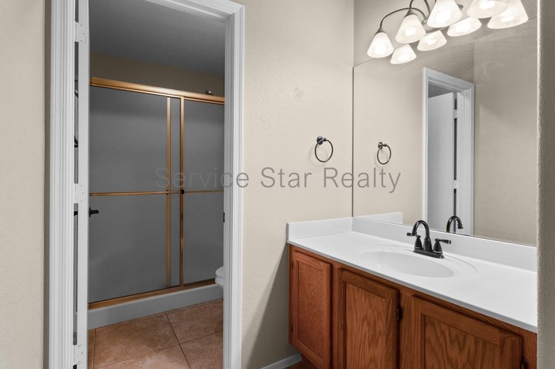 1/2 off First Month Rent - 2 Bed/2 Bath-Pool - Excellent Location property image