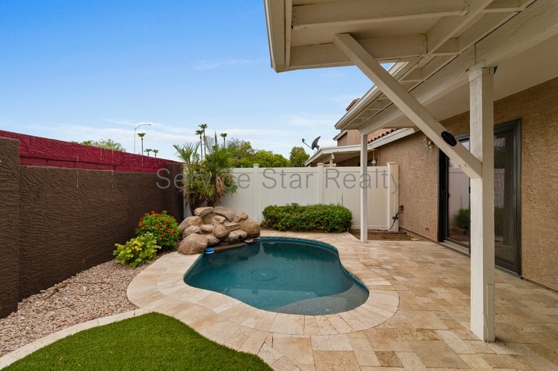 1/2 off First Month Rent - 2 Bed/2 Bath-Pool - Excellent Location property image