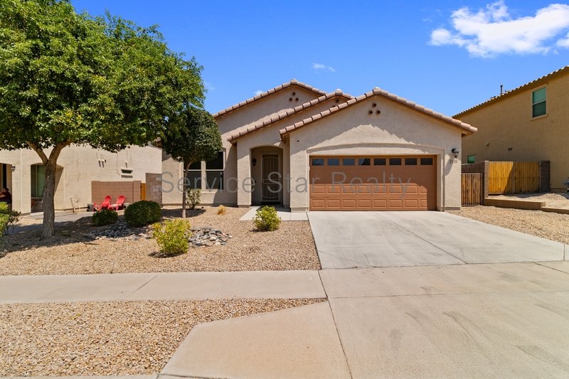 Bright & Spacious 4-Bedroom Home in South Phoenix! property image