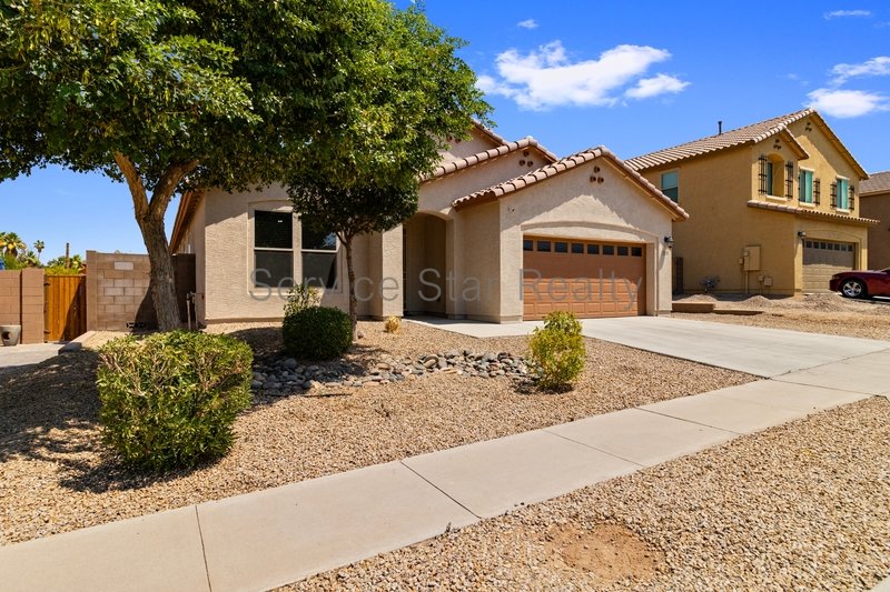 Bright & Spacious 4-Bedroom Home in South Phoenix! property image